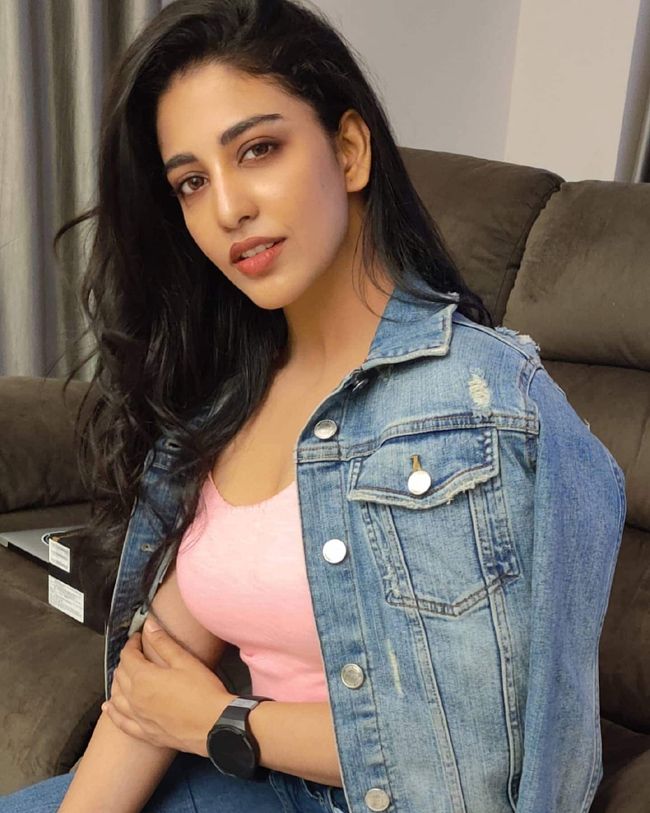 Daksha Nagarka Instagram Pictures